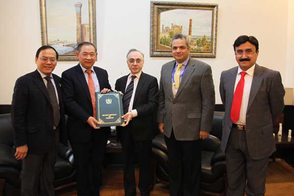 Pakistani Government awards Doctor Li Ruohong as Honorary Investment Adviser