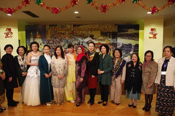 He Qing Attends ASEAN Ladies New Year Greeting Tea Party