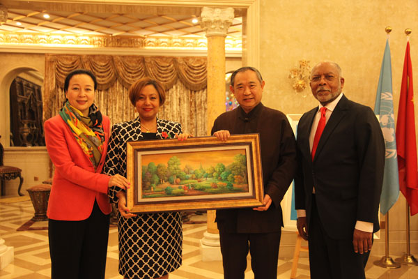 Haitian Representative bids farewell to Li Ruohong at Peace Garden Museum