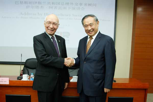 Mr. LI Ruohong Talks with Pakistan's Foreign Affairs Adviser