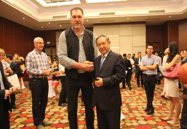 Li Ruohong Meets with Lithuanian Basketball League’s President Arvydas Sabonis