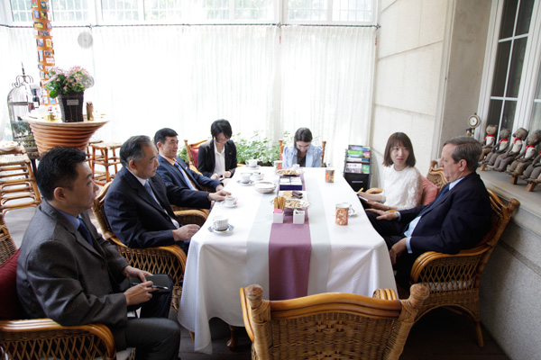 Cuban Ambassador to China Visited the Peace Garden  and Promoted the Belt and Road Development