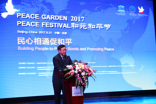 Mr. Li Fugen, deputy president of China.net, delivered a speech