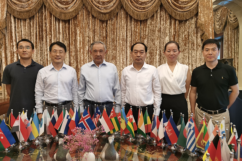 The Executive Vice Minister of the United Front Department of Beijing Municipal Committee Held Talks at China World Peace Foundation