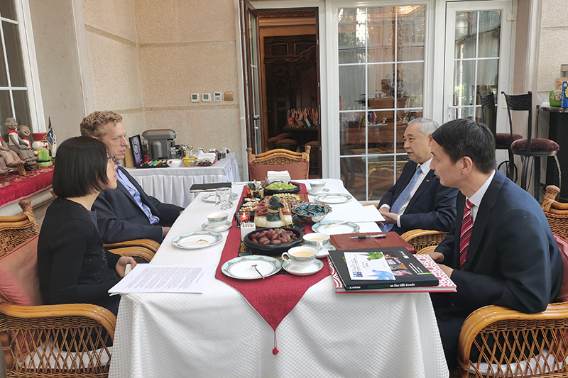 Li Ruohong meets with the business department of the US embassy in China
