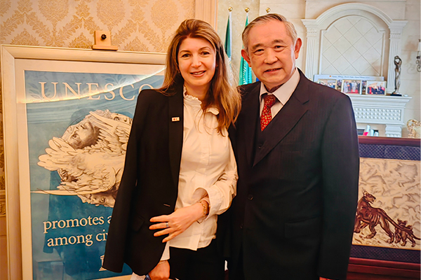 Li Ruohong held talks with IFRC on humanity, human culture and human rights