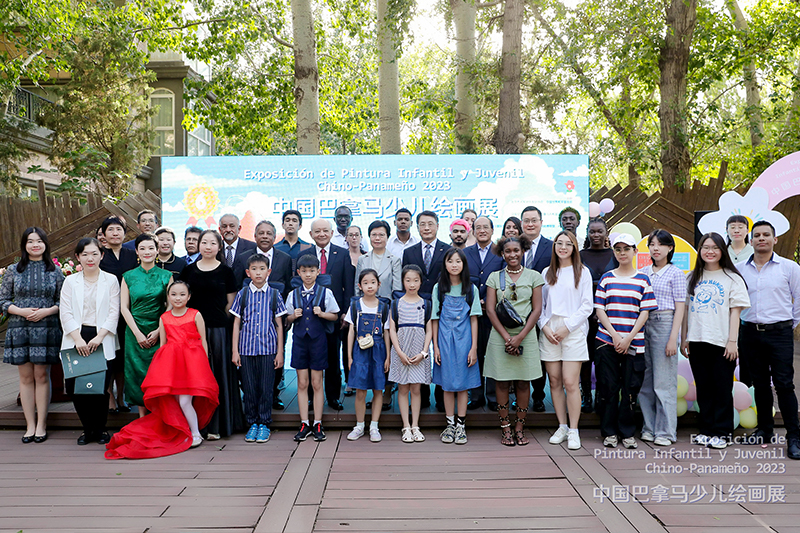 China Panama Children's Painting Exhibition unveiled in Peace Garden