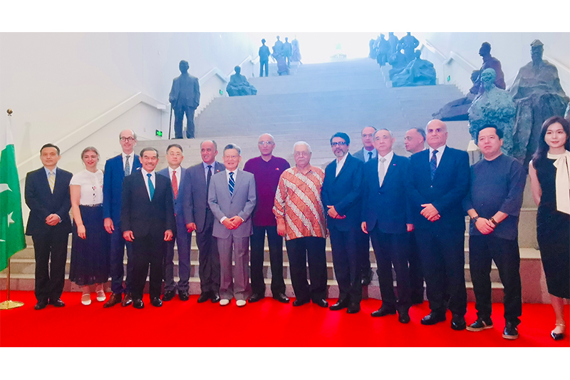 Li Ruohong Attends a Photography Exhibition Organized by the Pakistani Ambassador in China