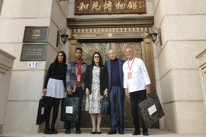 Li Ruohong Meets with the Cuban Delegation Attending the First Beijing International Intangible Cultural Heritage Week