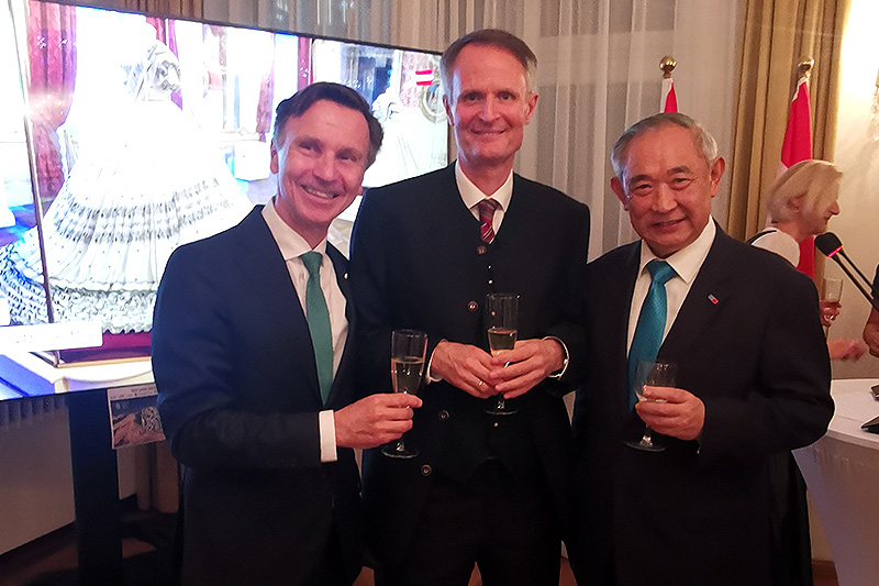 Li Ruohong Attended the National Day Event of the Austrian Embassy