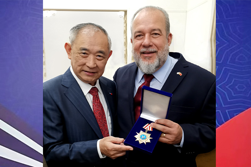 Li Ruohong Honors Cuban Prime Minister for Good Friends, Comrades, and Brothers