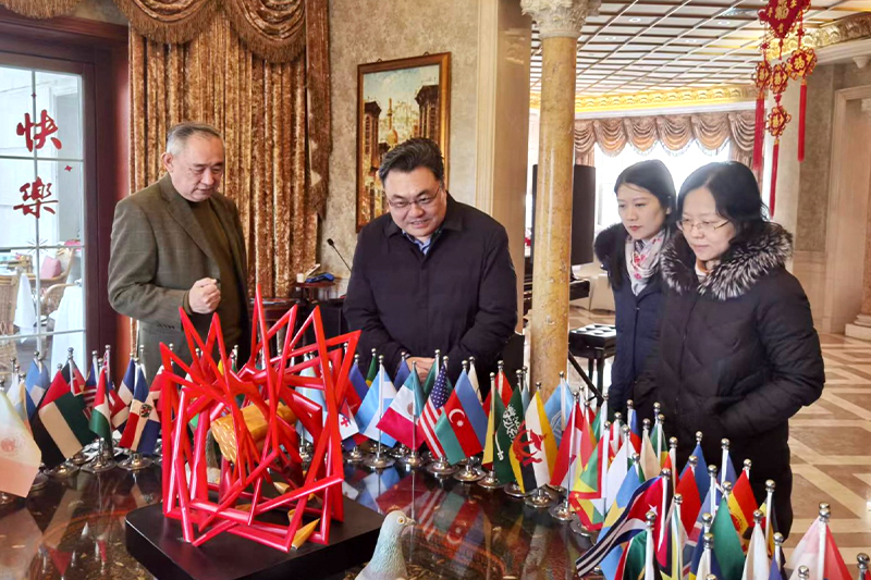 Li Ruohong Talks with the Delegation from the Overseas Chinese Business Foundation